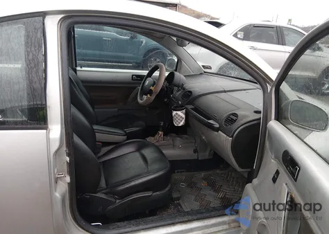 2001 Volkswagen New Beetle Gls 1.8L Turbo z USA, uszkodzony, nr VIN 3VWCD21C41M409040